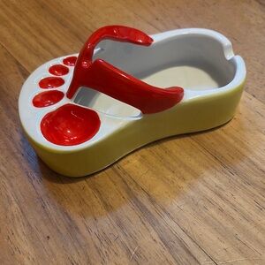 Novelty French fry holder with dipping toes